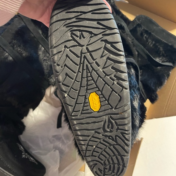 Manitobah Mukluks Like brand new worn only a handful of times. - Picture 5 of 6